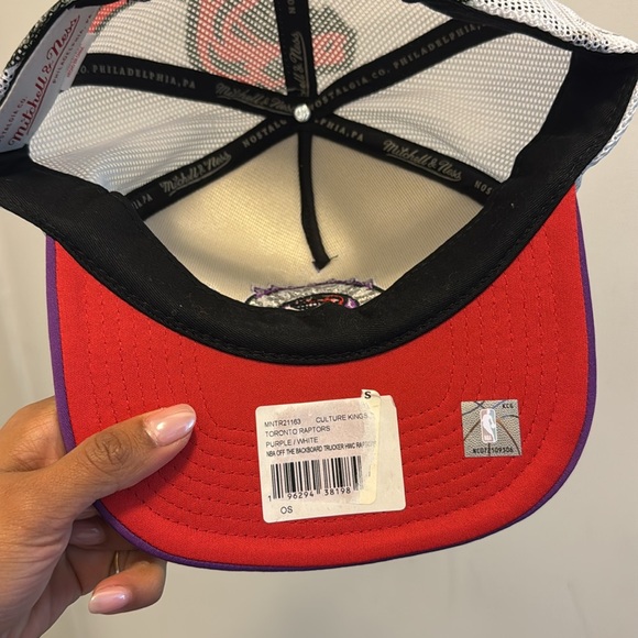 NWT Toronto Raptors Hat - Picture 5 of 5